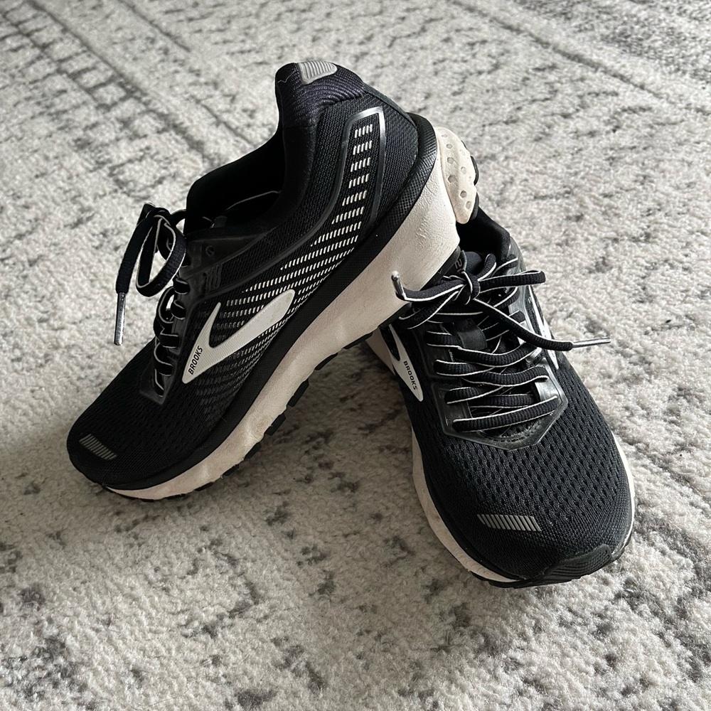 Brooks Ghost 12 like-new